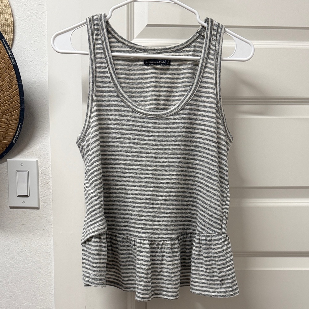 Abercrombie & Fitch gray white striped women’s ruffle tank S